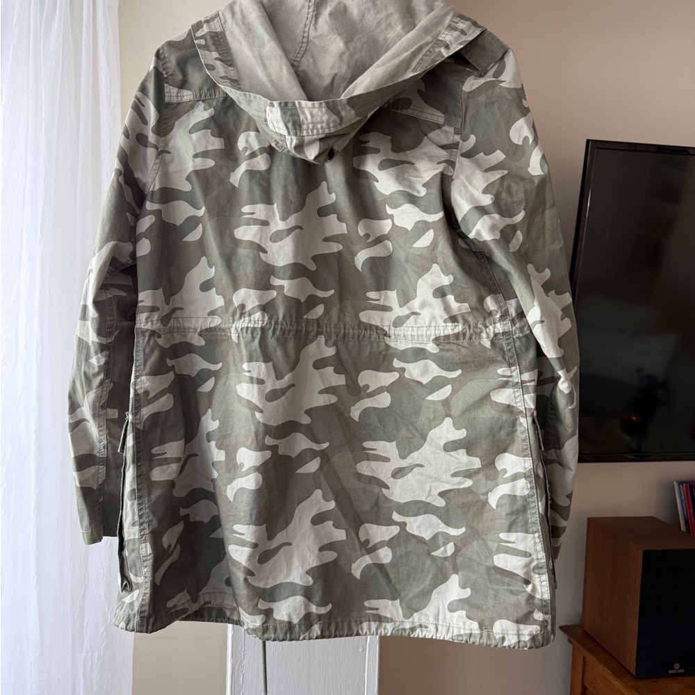 Camo jacket size large - Picture 2 of 3